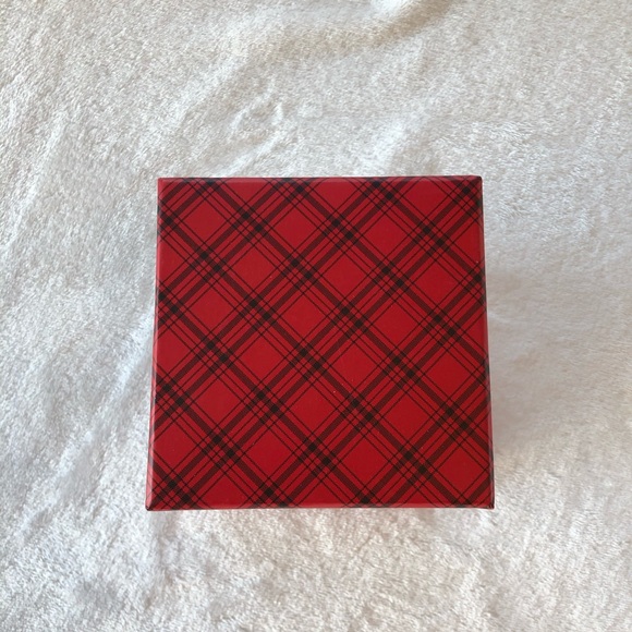 Living Quarters Letter E Monogram Ornament - Picture 3 of 3